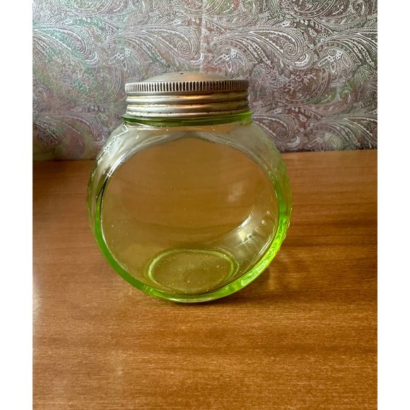Uranium glass salt shaker with removable metal lid rare Hocking glass - Picture 10 of 10